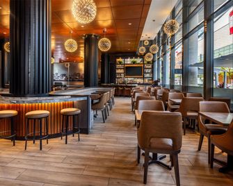Embassy Suites by Hilton Montreal - Montreal - Bar