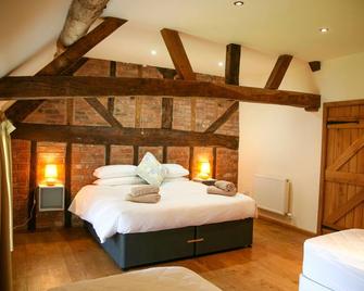 Self-catering farmhouse set in 68 acres of private land - dog and child friendly - Stourport-on-Severn - Ložnice