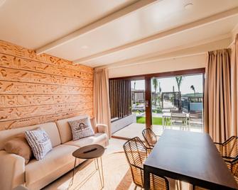 Four Points by Sheraton Costa Blanca Villas - Бенідорм - Вітальня
