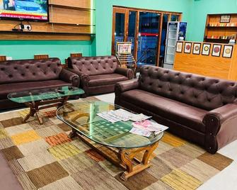Hotel Palampur Life - Pālampur - Lounge