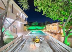 Bruma Luxury Residence - Zakynthos - Zwembad