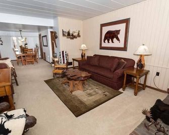 Cozy Seven Springs 1 Bedroom Condo with Private Deck condo - Champion - Living room