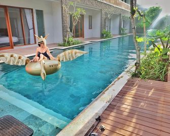 Mahana Living - דנפסאר - בריכה