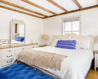 1830 Enchanting, Light-Filled Farmhouse - Waitsfield
