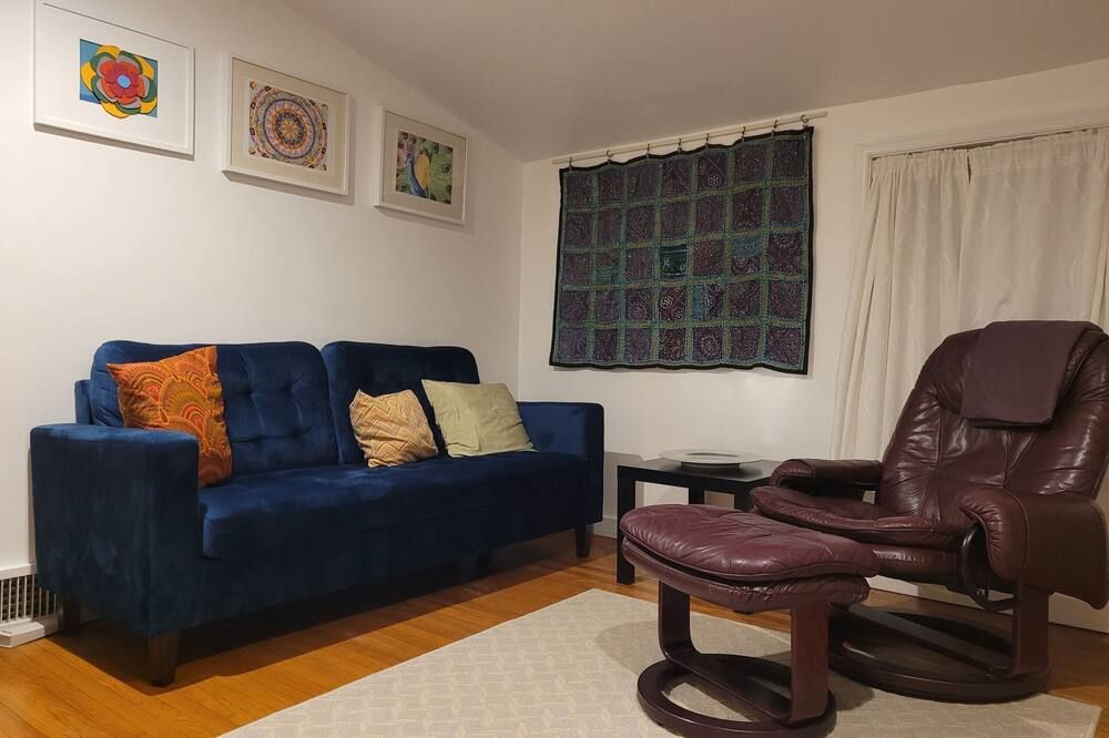 Abington Jenkintown Two Bedroom apartment in Philadelphia Suburbs