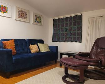 Abington Jenkintown Two Bedroom apartment in Philadelphia Suburbs - Jenkintown - Living room