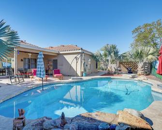 Family Home with Community Perks in Peoria - Peoria - Pool