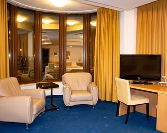 Hotel Airport Tirana - Tirana - Sala de estar