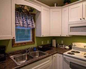 The Lil House - Robbinsville - Kitchen