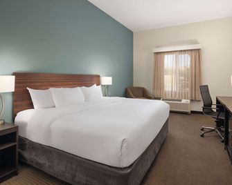La Quinta Inn & Suites by Wyndham Wenatchee - Wenatchee - Bedroom