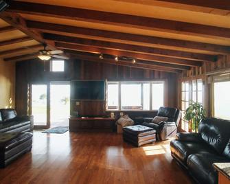 Private Ranch With Hot Tub And Infinity Pool - Big Sur - Living room