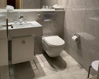dreams Beckum - Beckum - Bathroom