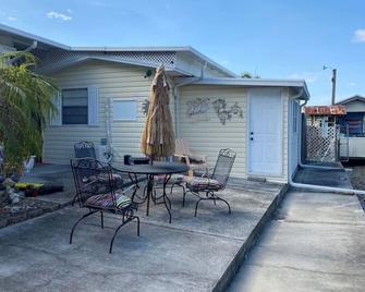 Cottage on the Water! - Okeechobee - Patio