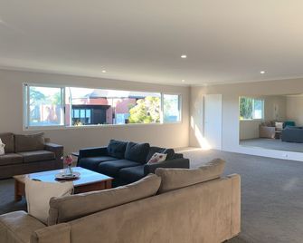 Modern spacious 2 story home - Wembley - Living room