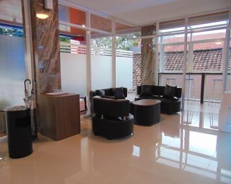 Arya Hotel Syariah Majalengka - Majalengka - Lobby