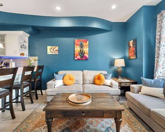 5Bd,5Ba, Sleeps 16, 2 Kitchens, Grill! - Philadelphia - Wohnzimmer