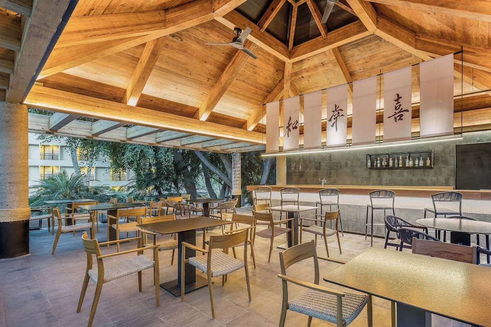 جراند فيستا أميريكانا سوميا كويرنافاكا - كورنافاكا - بار