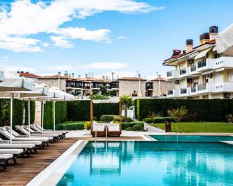 Lagaria Apartments - Afytos - Piscina