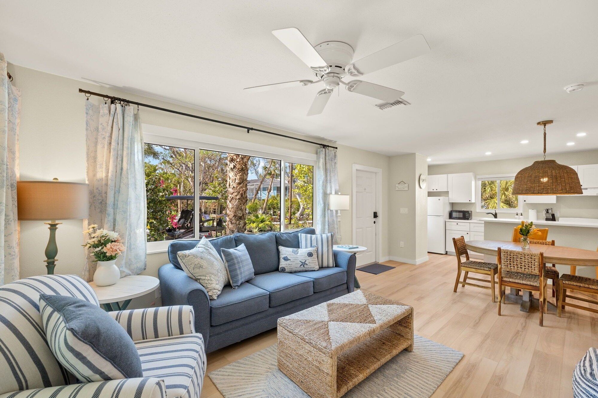 دريفتوود إن - سانيبيل - غرفة معيشة