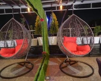 Dsr Wooden Cottages - Hyderabad - Patio