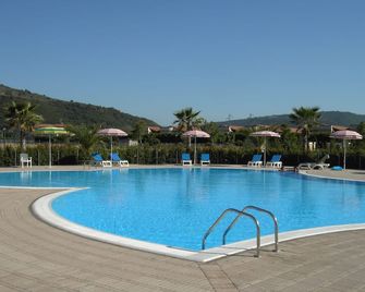 Secure complex, free WiFi, pool, tennis courts, plus many more facilities. - Pizzo - Pool