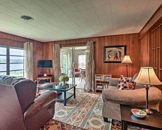 Historic Lakefront Gem ~ 6 Mi to Bok Tower Gardens - Lake Wales - Sala de estar