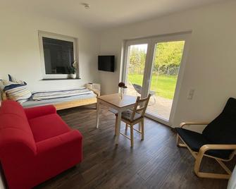 Gästehaus Roggenhorst - aufwändig saniertes Haus, 200 qm Wohnfläche, 3 Bäder - Lubeka - Pokój dzienny