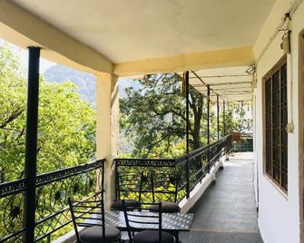Amar Home stay Mussoorie - Mussoorie - Balcony