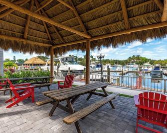 Waterfront, Pool, Tiki Bar & Grill, Gym, location! - Sarasota - Balcony