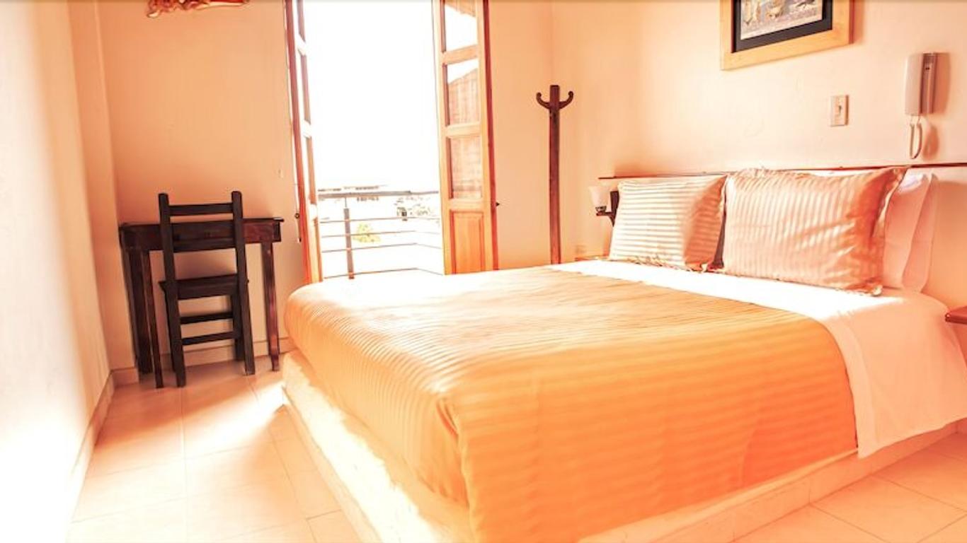 Hotel Calle Principal