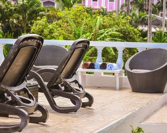 The Cottage Very Comfortable, Relaxing Also Secure, 5 Minutes Walk From Beach - Ocho Rios - Pool