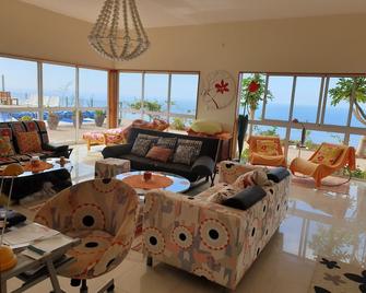 Luxury Villa with private pool, Santo Antao - Ribeira Grande - Sala de estar