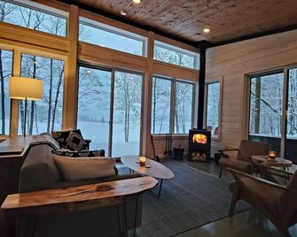 The Hayward Haus...Modern Cabin with a Classic Northwoods Experience - Hayward - Living room