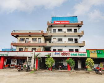 OYO 43680 Hotel Sandeep - Ranjangaon - Building