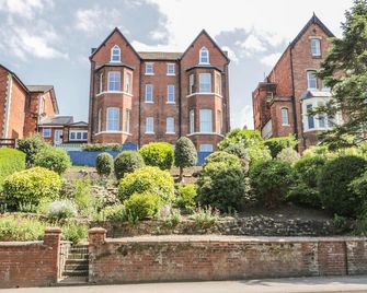 Carisbrooke - Scarborough - Building