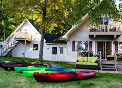 Cozy, Comfortable And Quiet Chalet ~ Includes Kayaks And Air Conditioning! - Cadillac - Bâtiment