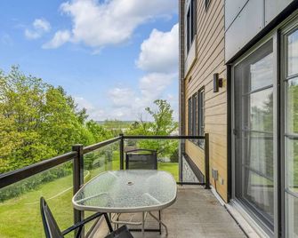 Initial - Escapade - Chutes-Montmorency - Boischatel - Balcony