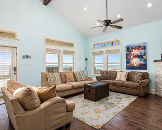 Keepin' It Reel Home - Crystal Beach - Huiskamer