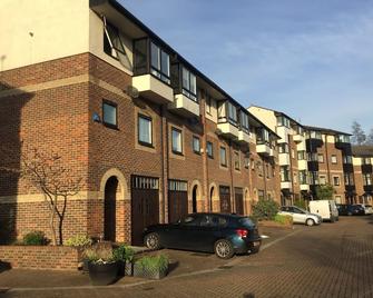 Peaceful Deluxe - London - Building
