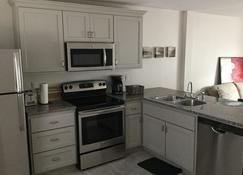 2br\/2ba Refined Ruston Home Adjacent To Louisiana Tech University, Sleeps 5 - Ruston - Kitchen