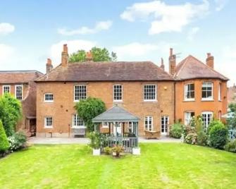 Dream Lodge - Stanwell - Building