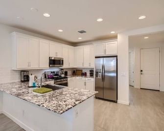 Phoenix 5br With Fast Wifi! - Tolleson - Kitchen