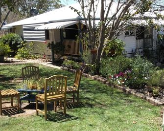 Staple House Bed And Breakfast - Woolooga - Patio
