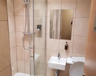 Newark Hotel Peterborough - Peterborough - Baño