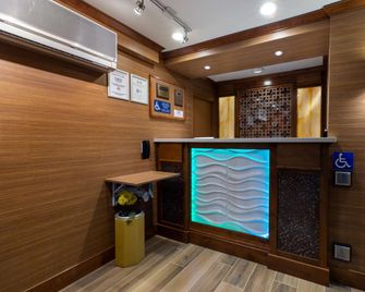 Hotel Vinea, a Travelodge by Wyndham - Healdsburg - Reception