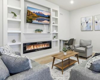 Emerald Haven 3br Retreat Work-Ready + Relaxation - Hermiston - Huiskamer
