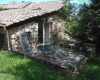 renovated cottage quiet and comfortable in South Ardèche in the valley of the Balm - Beaumont - Patio