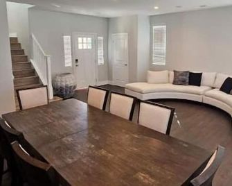 Beautiful home with Hot tub - Menifee - Comedor