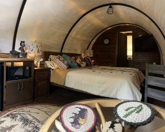 New Conestoga 1843 Wagon - Peculiar - Bedroom