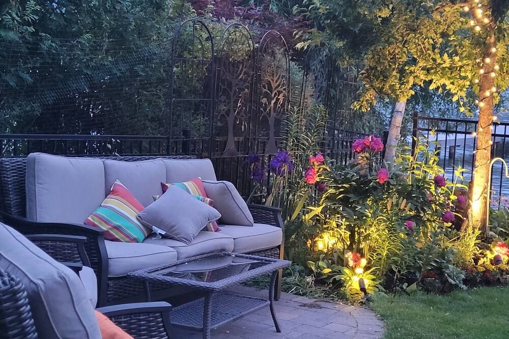 Okeefes Landing Bed & Breakfast - ורנון - פטיו